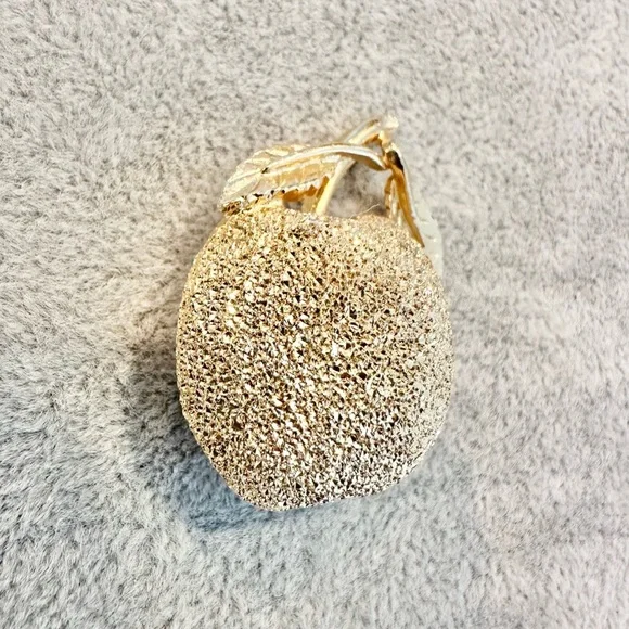 Vintage Gold Tome Sparkly Diamond Cut Textured Apple Brooch Pin - Picture 3 of 6